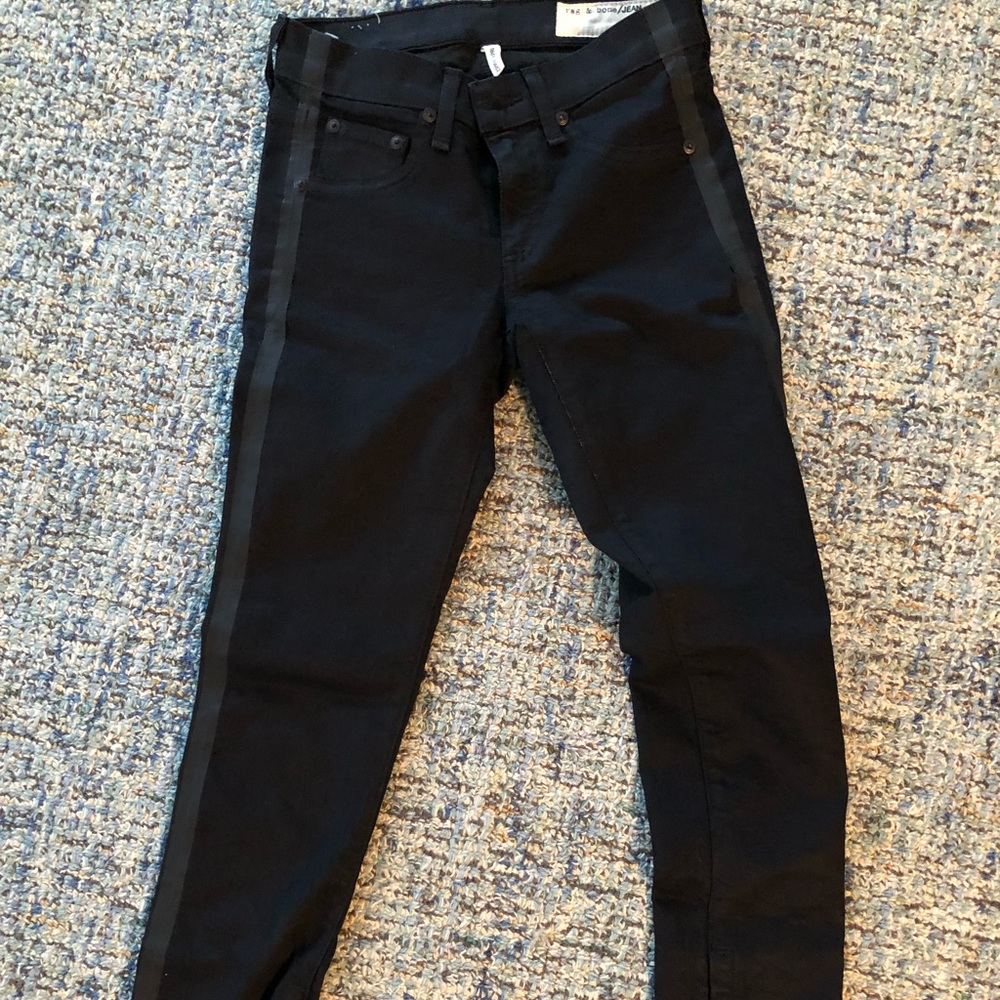 Black skinny crop jeans
